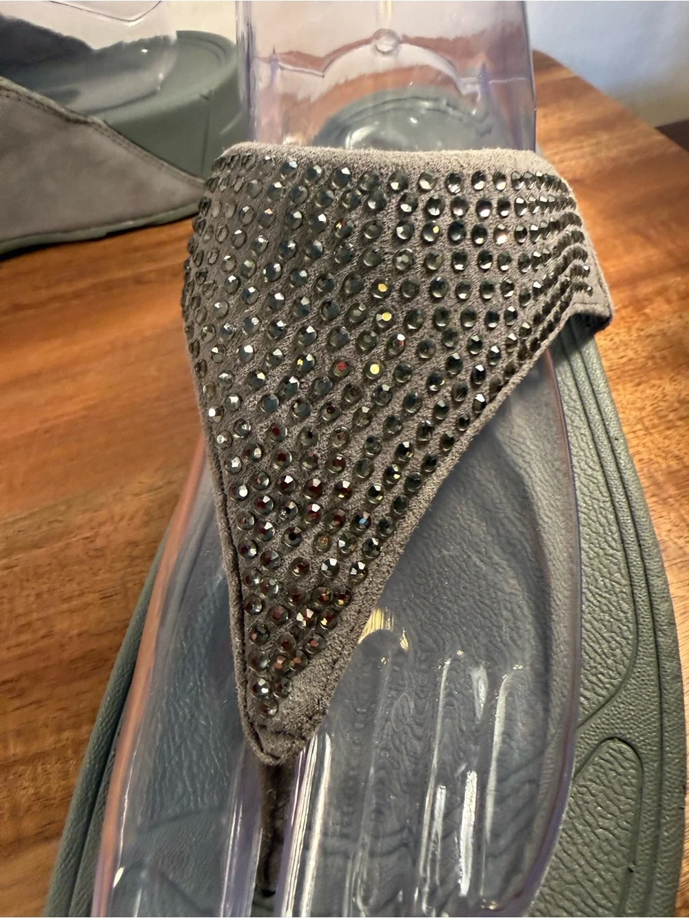 FitFlop Lulu Crystal Embelished Toe-Post Sandals, Grey Size 9 NWT
